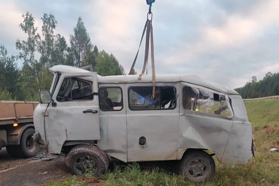 Два пассажира «буханки» пострадали в ДТП на трассе «Вилюй» в Братске.