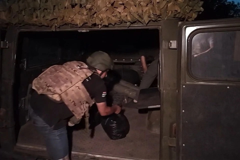 Ночным рейсом волонтеры завезли в село у ЛБС продукты и пленку. Фото: Народный фронт Запорожской области