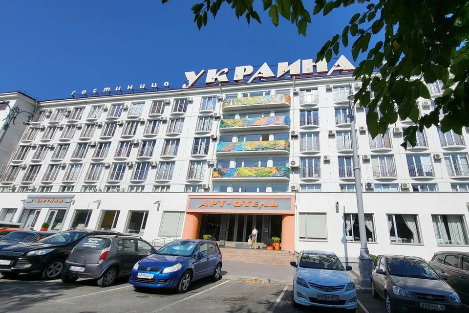 В Севастополе с крыши гостиницы демонтировали надпись «Украина». Фото: Яндекс-карты