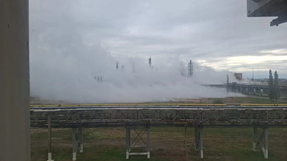 Территорию вокруг завода окутал густой туман. Фото: соцсети