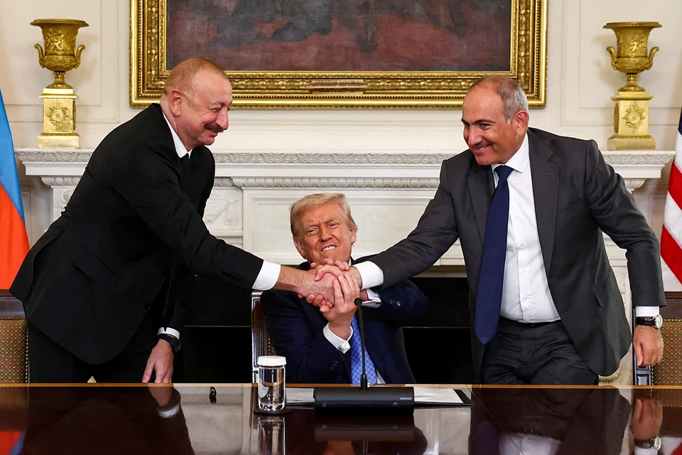 Трамп организовал спектакль в Белом доме, в очередной раз представ в образе миротворца