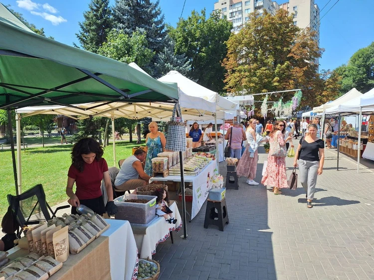 Сельхозярмарка Camara Fest в Кишиневе: Продукты на любой вкус, но не на любой кошелек - от таких цен можно инфаркт получить