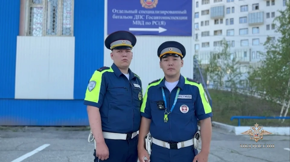 Лейтенанты полиции Роман Обоев и Игорь Находкин патрулировали улицы Фото: МВД Якутии