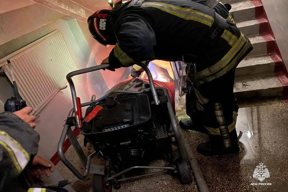 В Новосибирске на пожаре спасли людей. Фото: пресс-служба ГУ МЧС по Новосибирской области