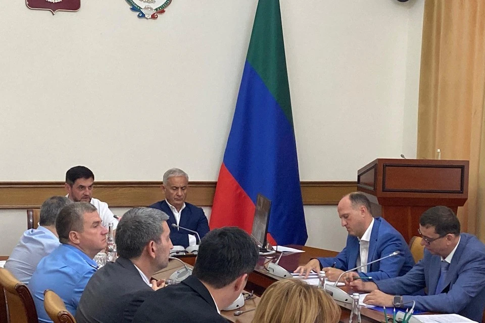 Особое внимание на совещании было уделено решению проблемных вопросов, связанных с прохождением периода летних пиковых нагрузок в энергосистеме. Фото: «Россети Северный Кавказ»
