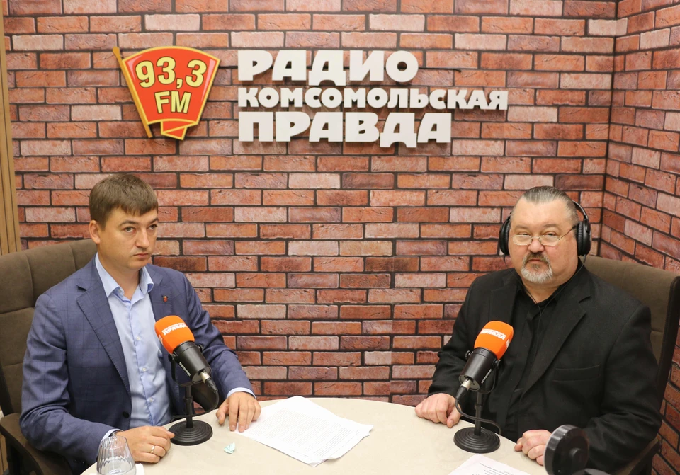 Министр здравоохранения Тульской области Сергей Мухин в студии радио "Комсомольская правда" в Туле.