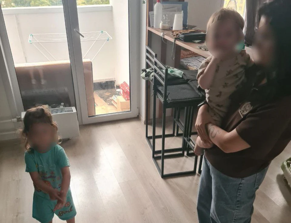 В Ульяновске спасатели помогли маме 2 детей попасть к ним в запертую квартиру | ФОТО: ГУ МЧС России по Ульяновской области