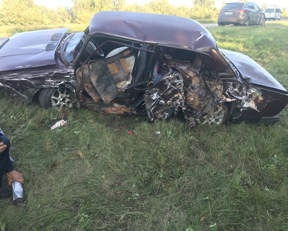 Водителя отечественного авто отвезли в больницу