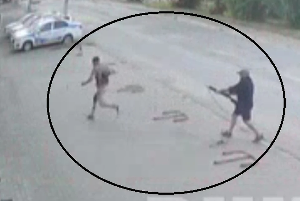 Кадры убийства с камеры наружного видеонаблюдения.