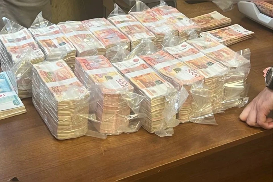 Ранее судимый сибиряк пользовался чужими картами. Фото: МВД России по Новосибирской области.