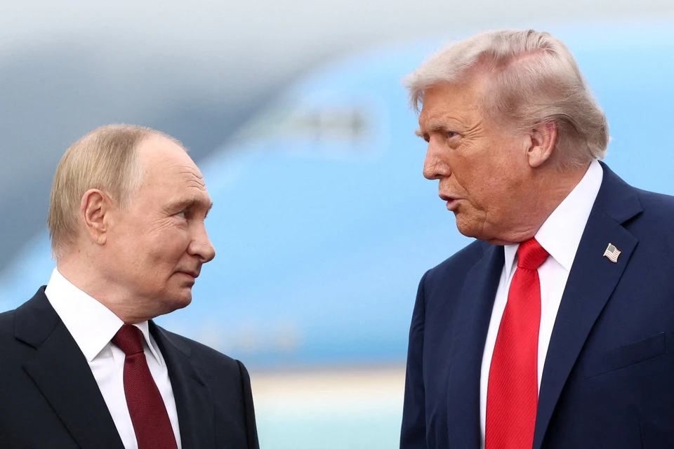 Над Путиным и Трампом при встрече пролетели четыре F-35 и бомбардировщик B-2