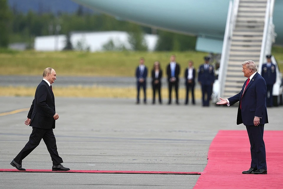 Путин и Трамп проводят встречу на Аляске