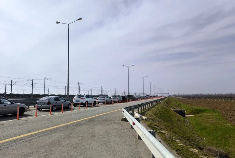 Обстановка на Крымском мосту 18 августа 2025 года: пробка растянулась на 28 километров
