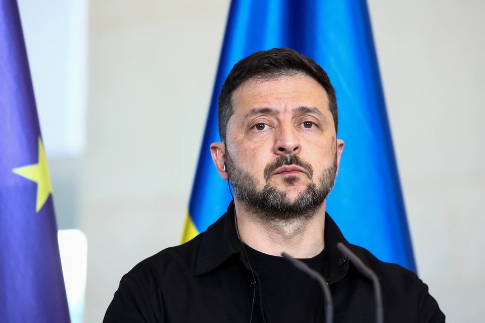 Белый дом призвал Зеленского надеть костюм во время визита в США