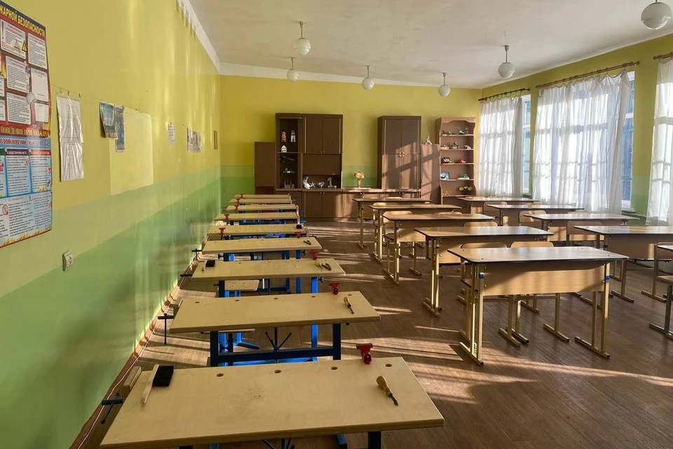 Власти решили повременить с возобновлением занятий в школах в привычном формате до улучшения обстановки. Фото (архив): ТГ/Пушилин