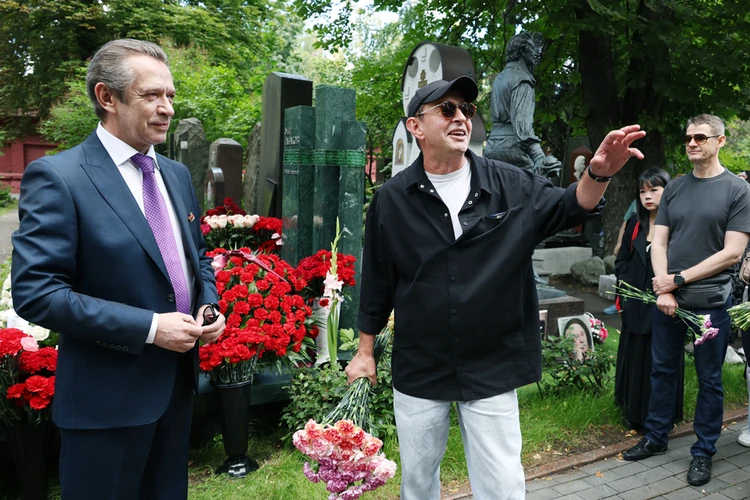 Машков и Хабенский рассказали, чему их научил Олег Табаков