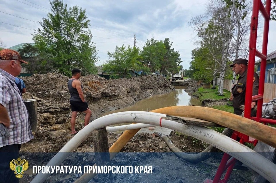 Прокуратура требует перерасчета платы за ЖКУ за период отсутствия водоснабжения. Фото: прокуратура Приморья