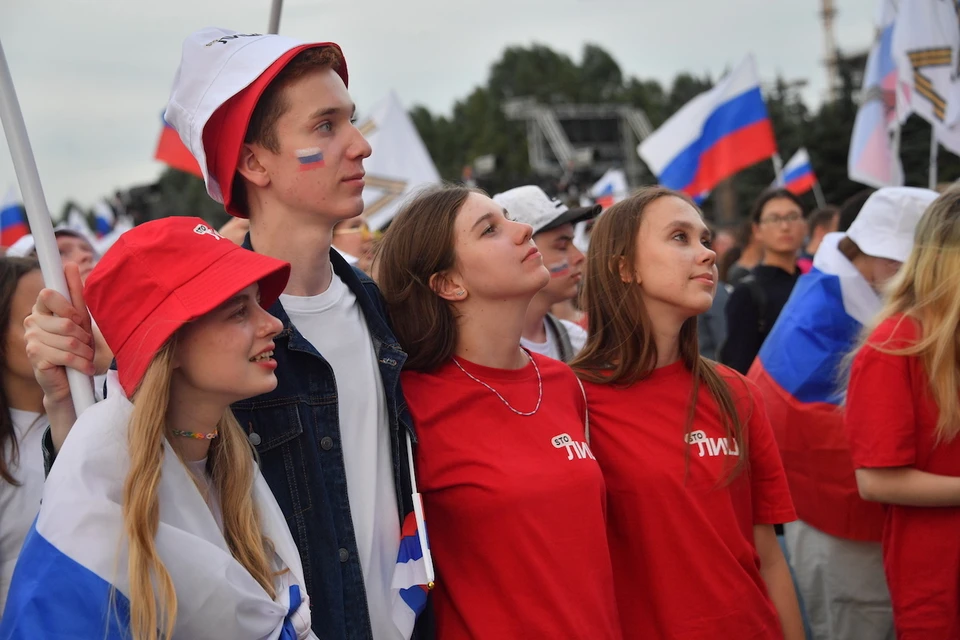 В ходе опроса ВЦИОМ 97% школьников заявили, что гордятся Россией.