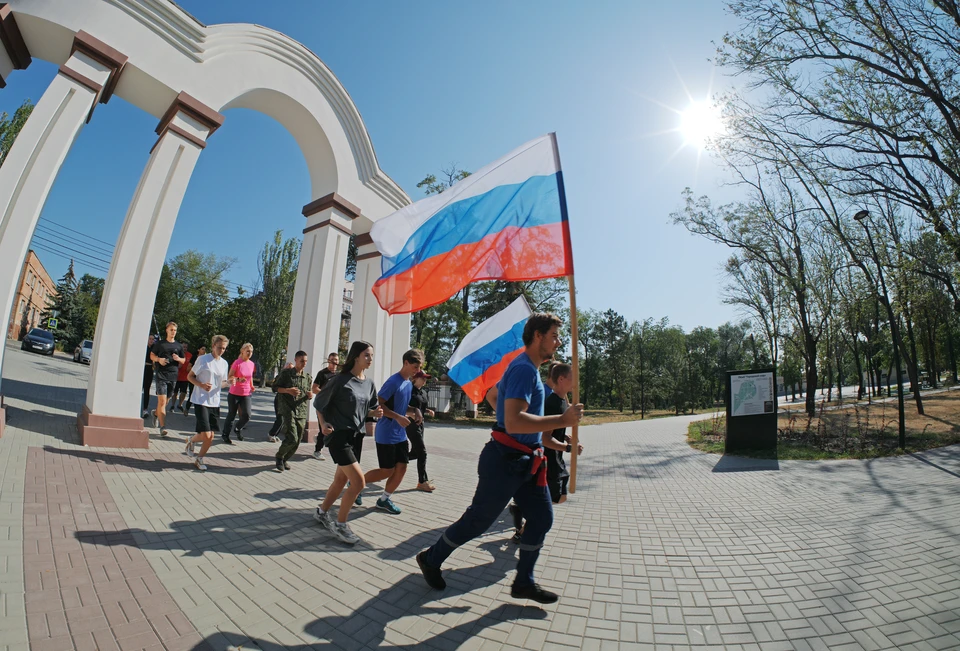 Пробег студентов ПГТУ ко Дню Государственного флага Российской Федерации в Мариуполе