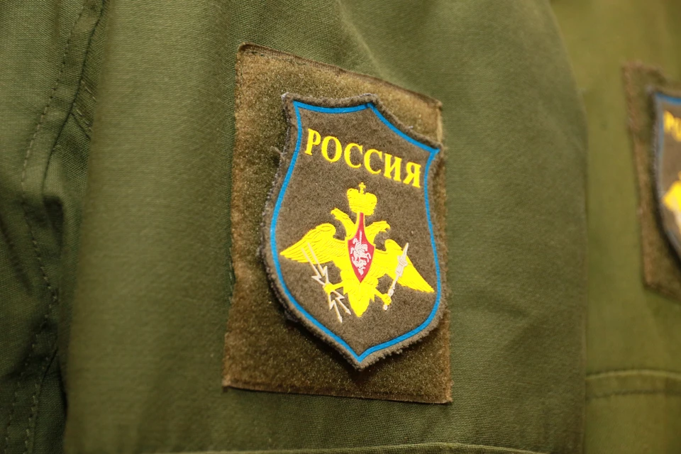 Мужчина бросил в здание три самодельных взрывных устройства