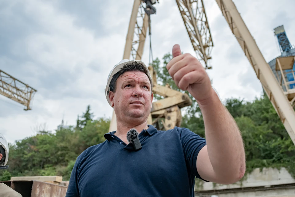 На предприятие Василий пришел после окончания колледжа и службы в армии.