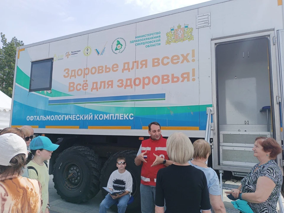 На книжном фестивале «Красная строка» 500 уральцев проверили зрение. Фото: Минздрав Свердловской области