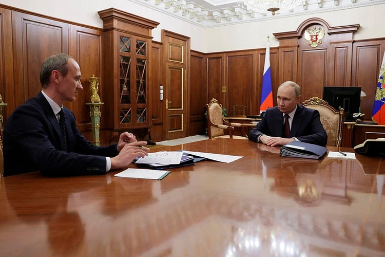 Иностранцы смотрят на наши новшества и завидуют: Владимиру Путину доложили о развитии цифровых услуг в России