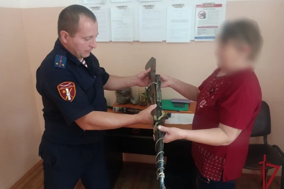 Жительница Бурятии нашла в своем огороде патроны и ружья. Фото: Росгвардия по Республике Бурятия