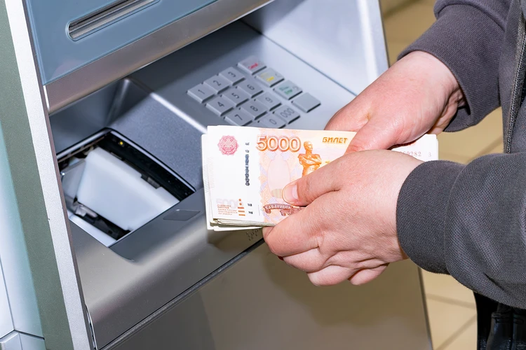 Новые законы с 1 сентября: период охлаждения при выдаче кредитов, ограничение на снятие наличных и Max во всех смартфонах