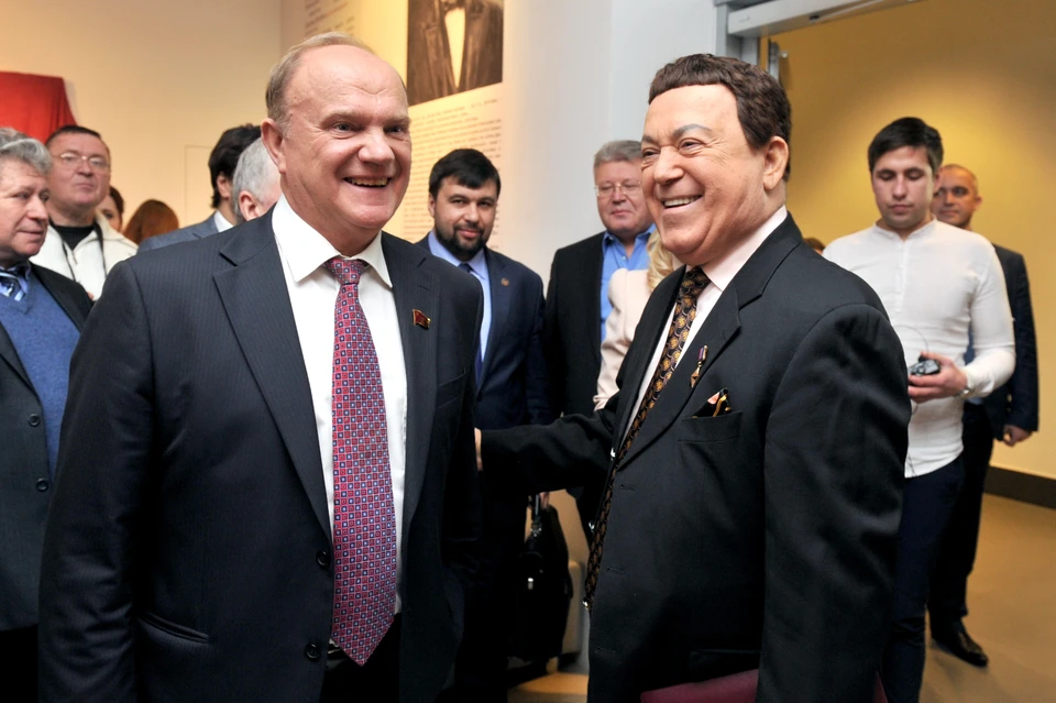 Лидер фракции КПРФ Геннадий Зюганов и певец, депутат Государственной думы РФ Иосиф Кобзон