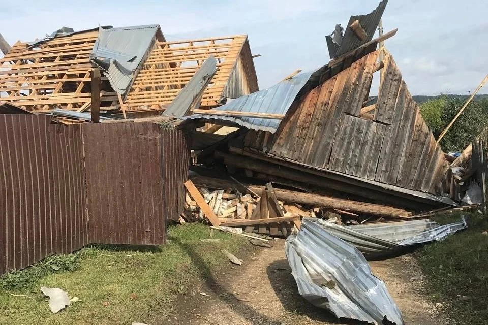 Разрушительные последствия смерча в Суксуне. Автор фото: Елена Калина.