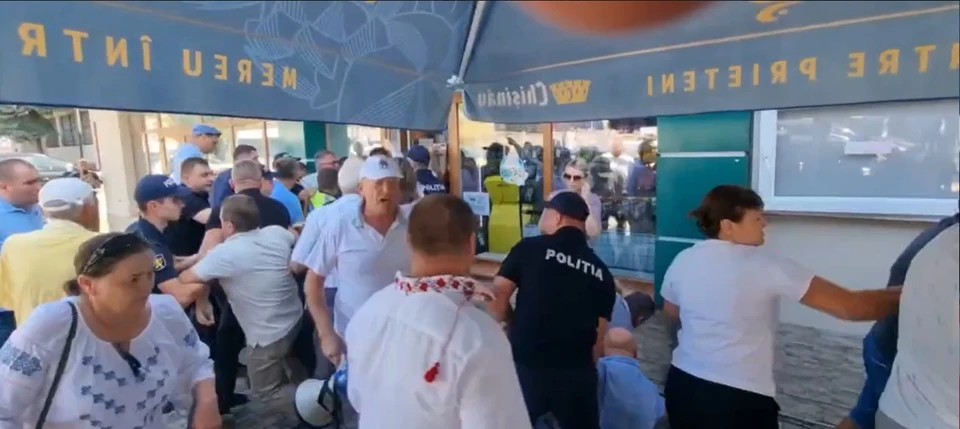 Политические игры в нашей стране перерастают в настоящие побоища. Фото: скрин с видео