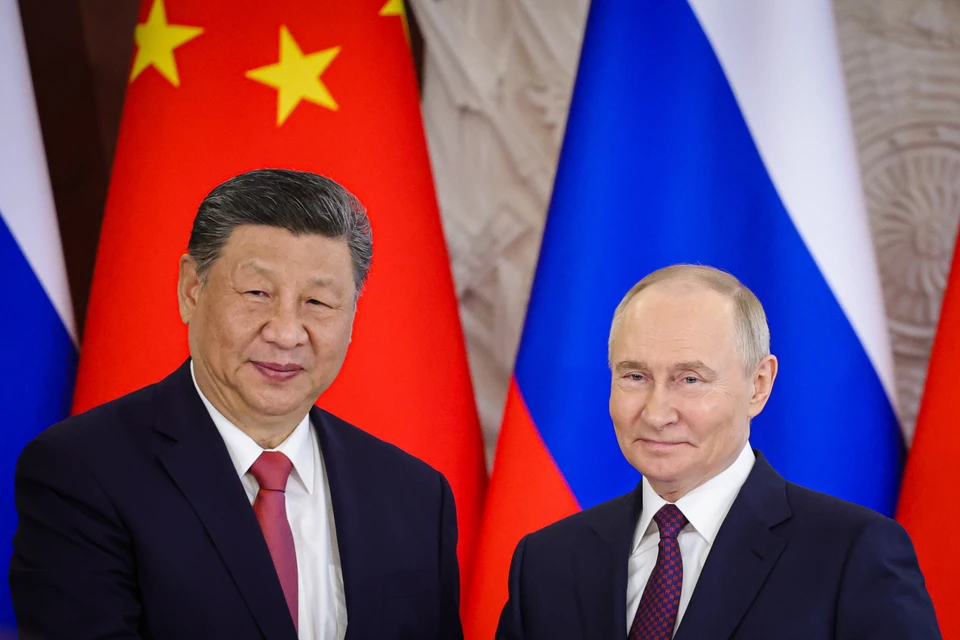 Путин и Си Цзиньпин кратко пообщались перед фотографированием на саммите ШОС
