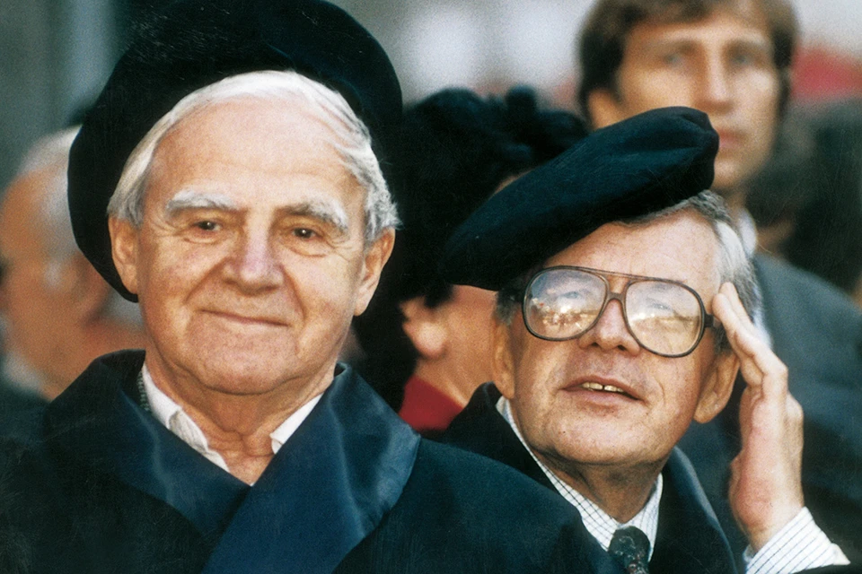 Андрей Петров и Даниил Гранин на Дне Знаний в СПбГУП 1 сентября 1997 г. Фото: СПбГУП