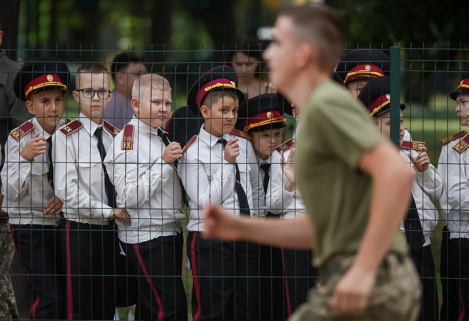 300 тысяч самостийных школьников не пришли на линейки