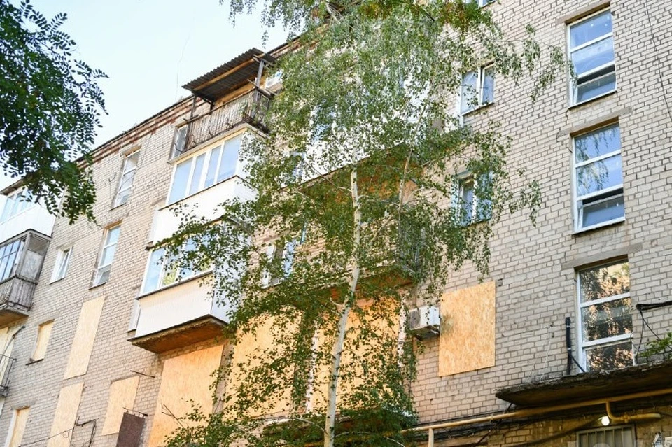 Многоквартирный дом на улице Щорса в Донецке пострадал, предположительно, вследствие взрыва бытового газа. Фото: ТГ/Кулемзин