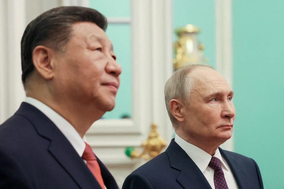 Владимир Путин и Си Цзиньпин прогулялись по территории резиденции лидера КНР
