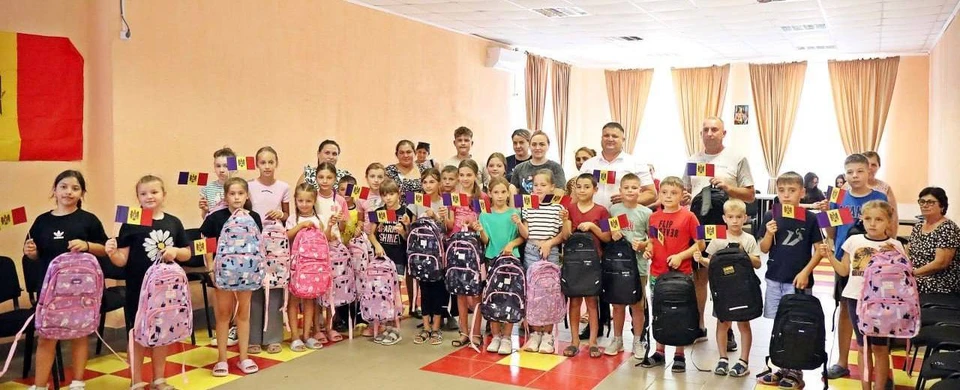 Накануне нового учебного года мы в Оргееве завели добрую традицию — вручать детям из начальных классов и малообеспеченных семей рюкзаки