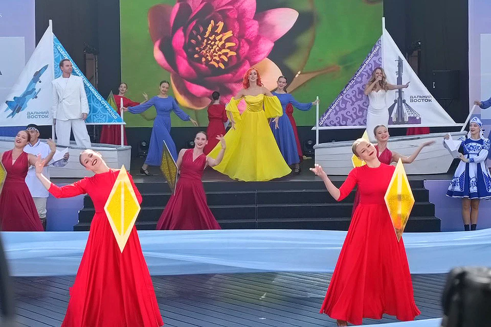 Красочное открытие улицы Дальний Восток на ВЭФ