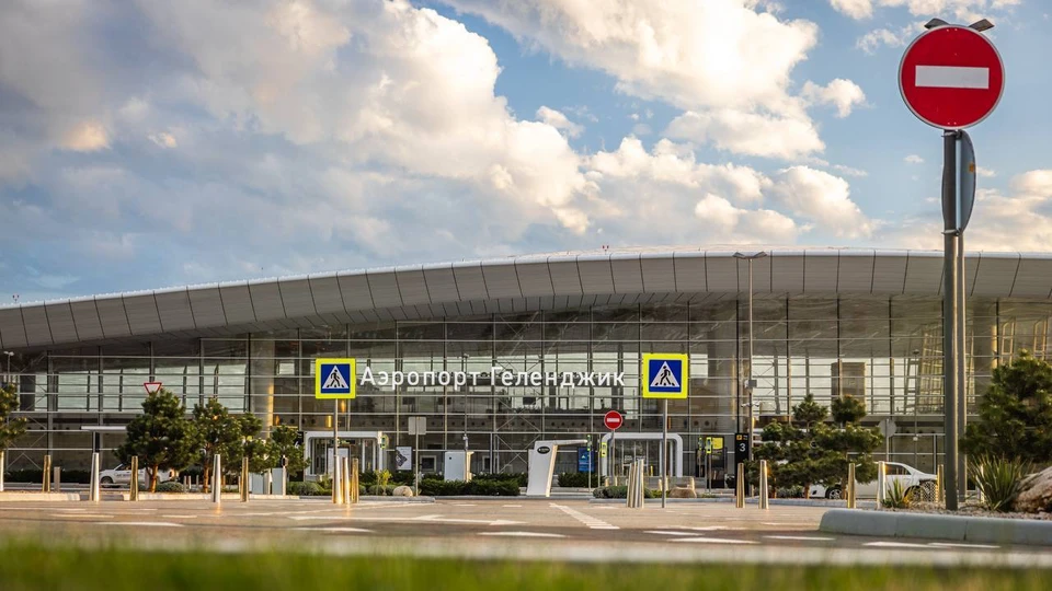 Аэропорт Геленджика временно не принимает самолеты.