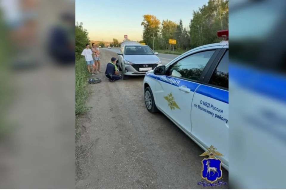 Водитель поблагодарила полицейских за оперативную помощь и внимание. Фото: ГУ МВД России по Самарской области.