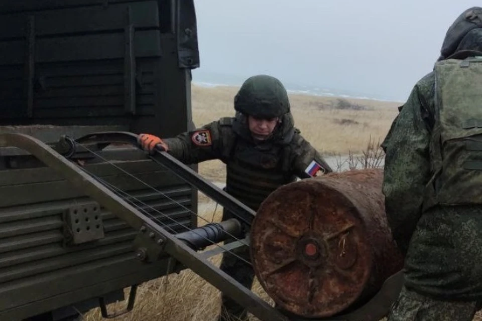 С опасной находкой обращались, соблюдая максимальную осторожность.
