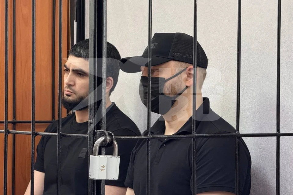 На скамье подсудимых - бизнесмены Анар Гусейнов и Артем Айрапетян