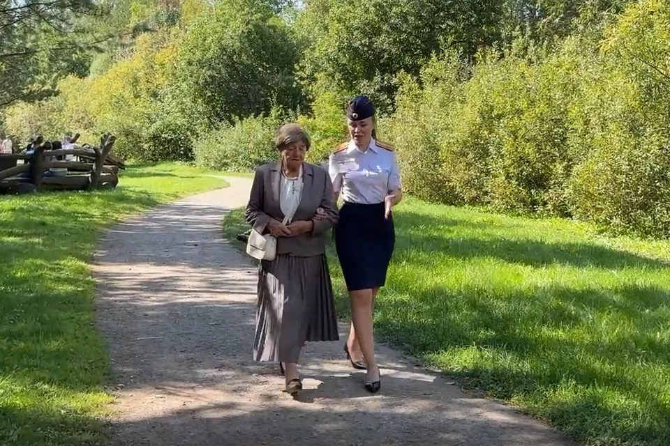 Сотрудники СК регулярно встречаются с блокадниками. Фото: кадр из видео СК России