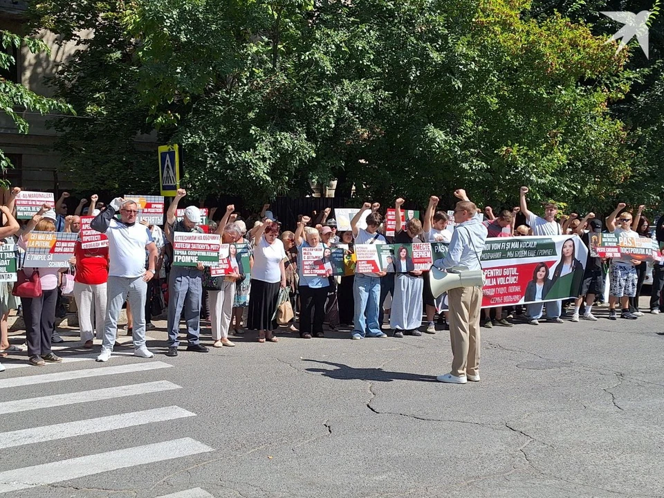 Митинги оппозиции - не многотысячные, но громко заявляют о репрессиях в Молдове. Фото: "КП"