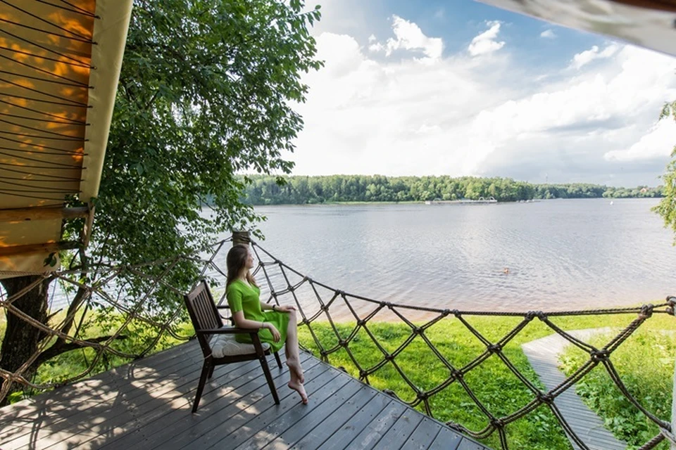 На территории обустроят два искусственных озера.