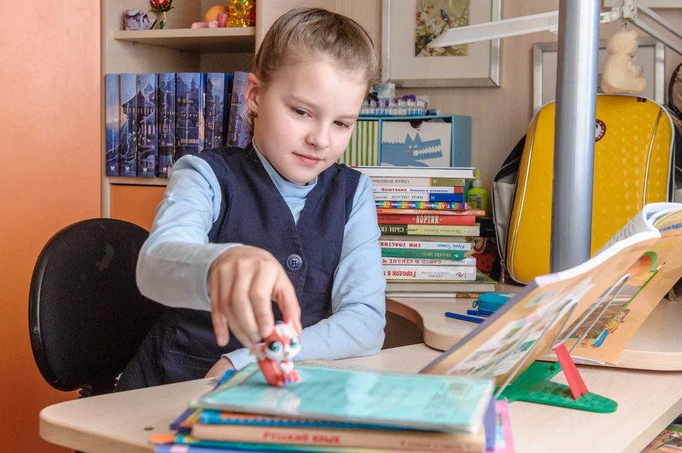 Детям обязательно надо делать перерывы после школы и между домашними заданиями, чтобы отдохнуть. Фото: архив "КП"