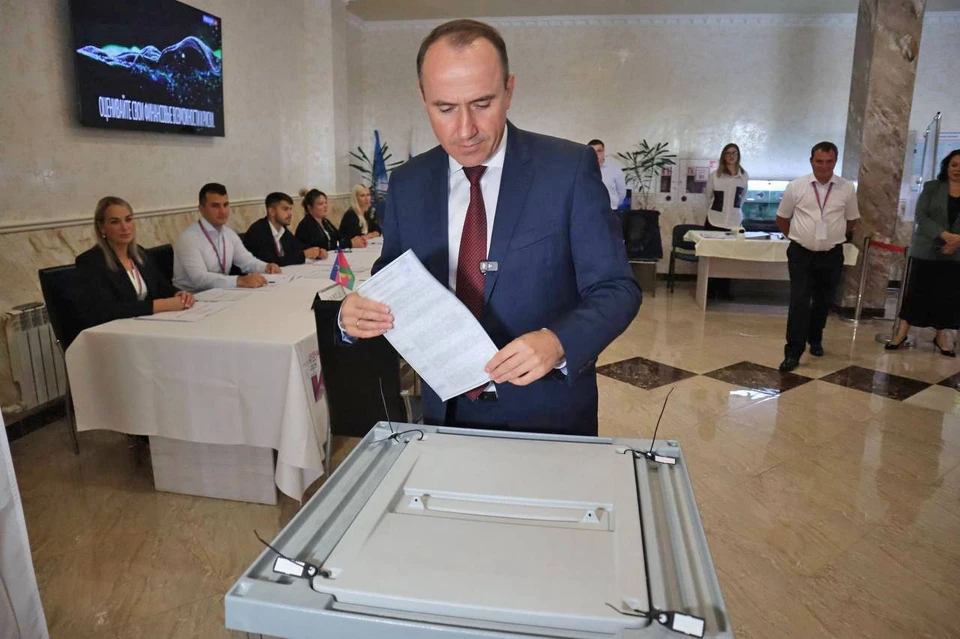 Глава Геленджика проголосовал на выборах губернатора и депутатов Фото: telegram-канал Алексея Богодистова
