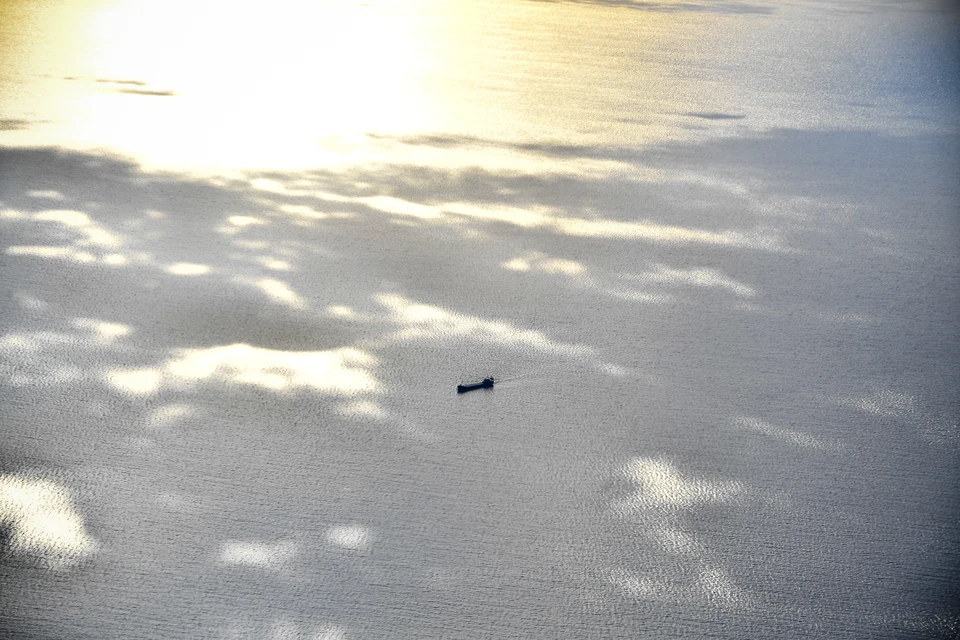 Ликвидация последствий ЧС продолжается в море и на суше.