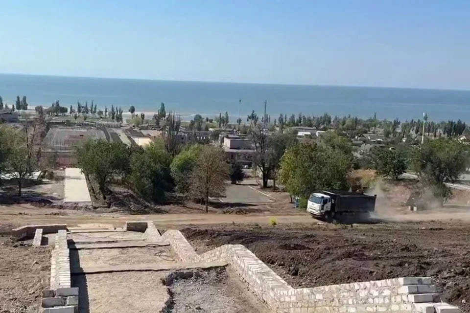 В западной части Мариуполя планируют создать ландшафтный парк. Фото: ТГ/Побратимство Петербурга и Мариуполя